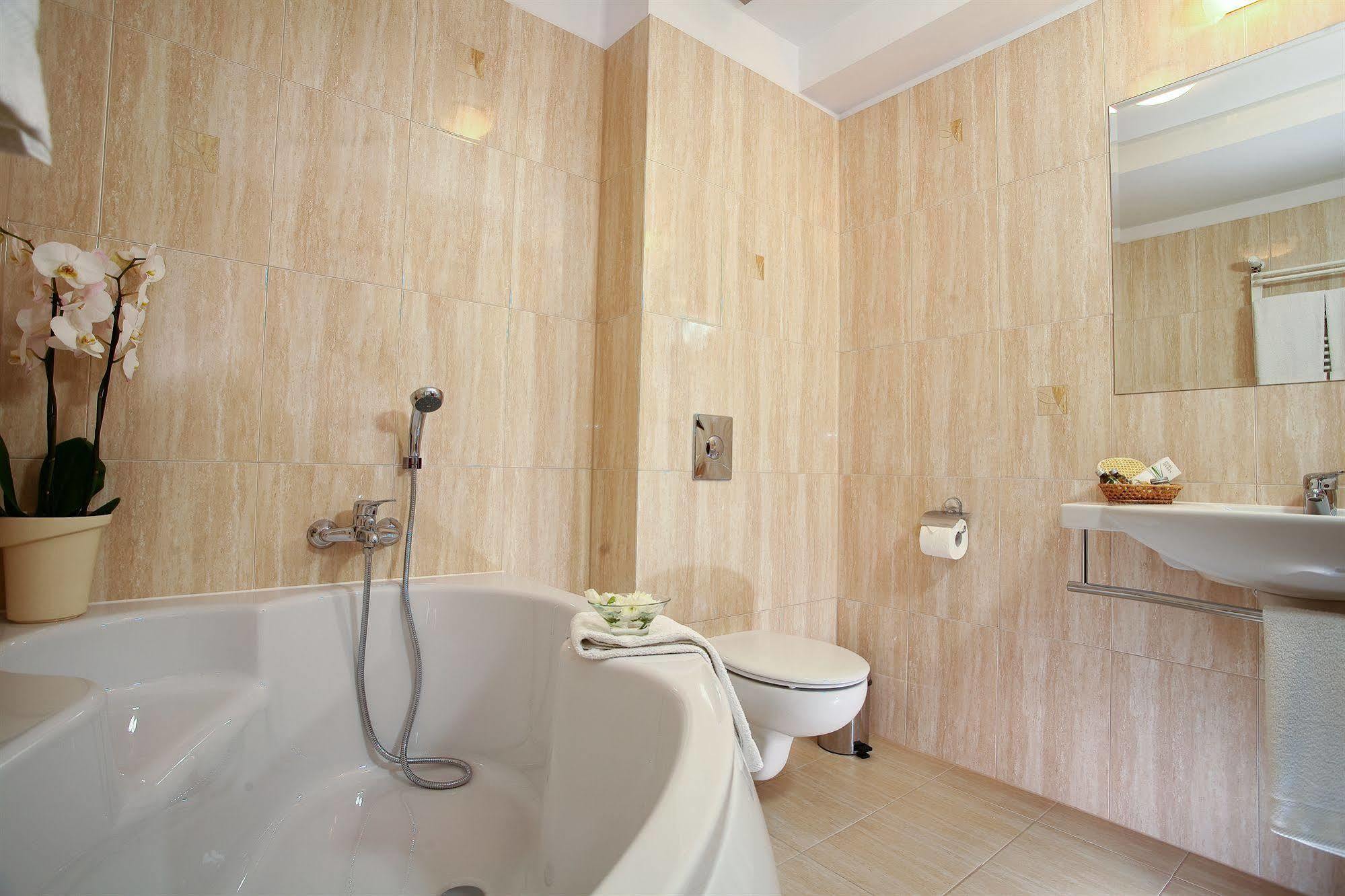 Tulip Hotels - Wroclaw Centre Eksteriør billede